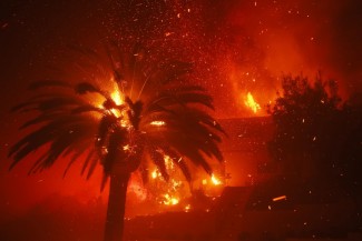 Kebakaran Hebat di Los Angeles Kini Mengancam Hollywood Hills, Ribuan Bangunan Hancur