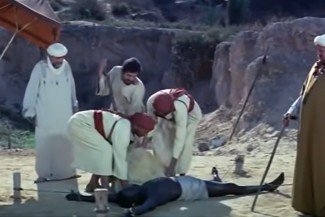 Kisah Waraqah bin Naufal Menangis Menyaksikan Bilal bin Rabah Disiksa Kafir Quraisy