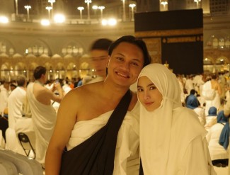 Mahalini Khusyuk Baca Talbiyah di Umrah Perdana Usai Jadi Mualaf