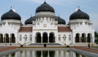 7 Masjid Bersejarah di Dunia yang Wajib Dikunjungi, Ada dari Indonesia, Lho