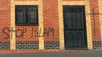 7 Sekolah dan Masjid di London dalam Sebulan Ditulisi Anti Islam