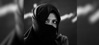 Tik Toker Muda dan Penyanyi Pendatang Baru Bikin Gempar di Karachi Karena Keberaniannya