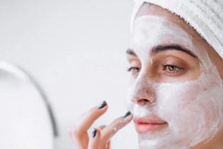 Hukum Menggunakan Skincare dan Berhias di Salon Kecantikan Menurut Islam