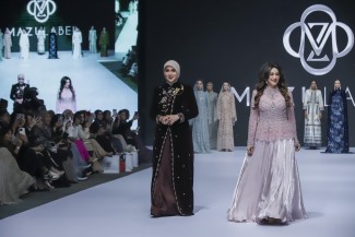 Royal Blossom Refleksi Keindahan Bunga dan Kemewahan Kain Tenun