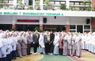 Madrasah Muallimaat Muhammadiyah Yogyakarta Kedatangan Guru dari Thailand