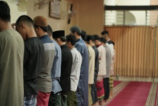 Hukum Shalat Tarawih dan Keutamannya yang Perlu Kamu Tahu