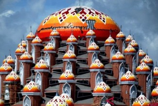 Masjid 99 Kubah, Tempat Favorit Ngabuburit dan Ibadah Muslim Makassar