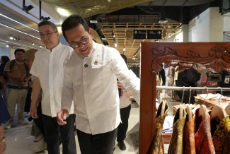Menteri Perdagangan Busan Promosikan Program BINA Lebaran di Sarinah untuk Dukung UMKM Indonesia