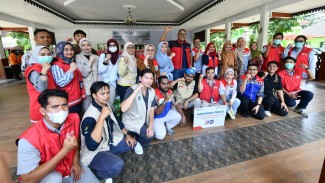 PertaLife Insurance dan Tim Medis Terjun ke Tengah Bencana Banjir Bekasi, Bawa Solusi Kesehatan Darurat
