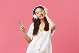 Hindari Gangguan Telinga, Ini Batas Aman Pemakaian Earphone