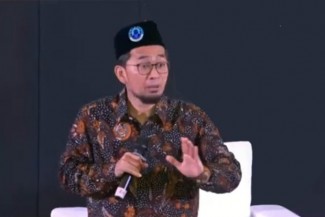 Ustaz Adi Hidayat Ungkap Mengapa Umat Islam Dulu Lebih Unggul Ketimbang Sekarang