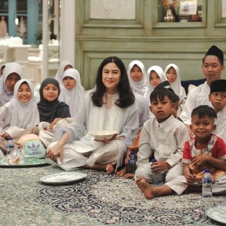 Dian Sastro Rayakan HUT ke-43 dengan Bertilawah di Malam Nuzulul Quran