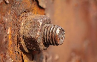 Baut Motor Milikmu Karatan? Tenang, Begini Cara Mudah untuk Melepaskannya