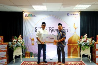 Tebar Kebaikan di Bulan Ramadan, Jamkrindo Salurkan Bantuan Sosial di Jakarta