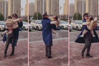 Jutaan Orang Puji Penjaga TK Yang Mengajak Menari Gadis Kecil Yang Sedih Terlambat Dijemput Ibunya