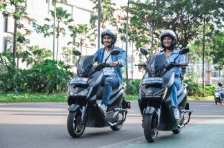 Bener Nggak Sih SIM Pengendara Motor Listrik Beda dengan SIM Pengendara Motor Konvensional?