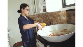 Intip Dapur Para Selebritis Jelang Lebaran, Dari Rendang hingga Cake