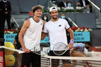Zverev Unggulan Pertama Tumbang Secara Dramatis di Tangan Matteo Berretteni di Monte Carlo