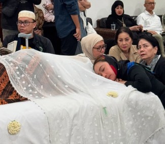 Duka Inul Daratista Ditinggal Titiek Puspa: Selamat Jalan Eyang