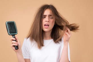6 Penyebab Rambut Kering yang Bikin Percaya Diri Turun