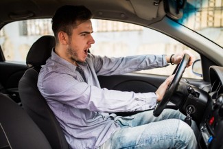 Tips Mengendalikan Emosi Saat di Perjalanan