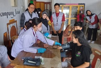 Peduli Masalah Kesehatan Ibu Hamil, FK Unair Gelar Baksos Pemeriksaan