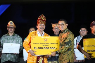 Kementerian Kebudayaan Berikan Anugerah Pradana Nitya Budaya untuk Anjungan Daerah Terbaik TMII