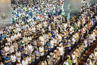 Hukum Membaca Surat Al-Fatihah bagi Makmum yang Salat di Belakang Imam