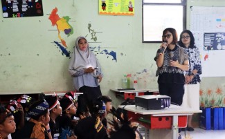 Jasamarga Salurkan Bantuan Sarana Pendidikan untuk SDN III Pekayon Jaya