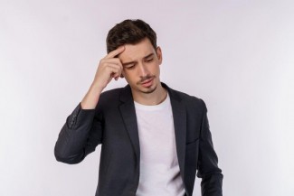 Sering Lupa, Ini Beda Antara Masalah Ingatan Akibat Penuaan dan Dimensia