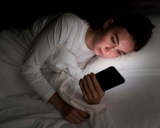 Penggunaan Ponsel Berlebihan Ganggu Kualitas Tidur