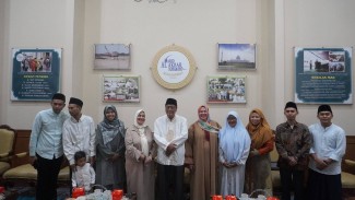 Guru Besar Universitas Ibnu Tufail Maroko Kagumi Arsitektur Masjid Al-Akbar Surabaya