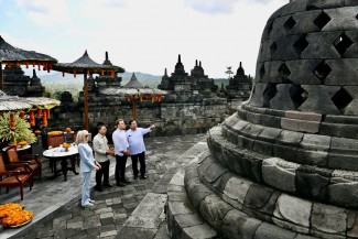 Fadli Zon Dampingi Prabowo dan Macron di Borobudur, Luncurkan Kemitraan Budaya dan Jaga Warisan Dunia