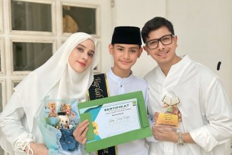 King Faaz Wisuda Tahfidz Quran Juz 28, Fairuz A Rafiq: Tetap Istiqamah ya Nak..
