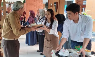 Tanamkan Jiwa Kewirausahaan di Kalangan Mahasiswa, FEB UWKS Gelar Business Day