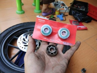 Banyak Pemilik Motor yang Nggak Sadar, Ternyata Ini Penyebab Bearing Roda Cepat Rusak