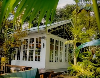 Sevenpine Kitchen di Bogor, Resto Halal Bernuansa Alam yang Dilengkapi Kolam Renang