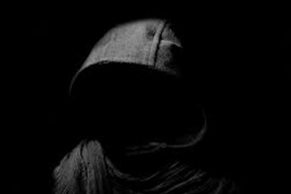 Di Antara Putih dan Hitam: Ketika Iman dan Nifak Tak Lagi Hitam-Putih