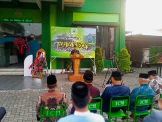 Rektor UMMAD Jelaskan Makna Praksis Islam Wasathiyah di Hadapan Jamaah Kajian Ahad Pagi