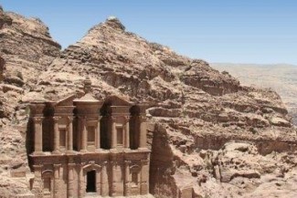 Saat Angin Menjadi Pedang: Kisah Kejatuhan Kaum ‘Ad di Padang Al-Ahqaf