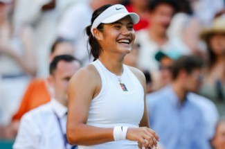 Bintang Tenis Wimbledon, Emma Raducanu Puaskan Penonton Tuan Rumah Lolos ke Babak Kedua