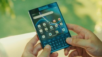 BlackBerry Hidup Lagi? Titan 2 Tampil Modern dengan 5G, Android 15, dan Layar Ganda