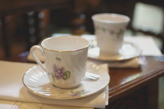 Air dalam Cangkir: Pelajaran tentang Stres, Karunia, dan Kehidupan dari Sebuah Dapur