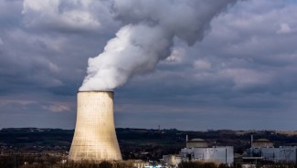 Kebangkitan Barat yang Tanpa Tuhan: Ketika Pabrik Menjadi Kuil, dan Insinyur Menjadi Nabi