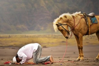 Tujuh Ujian Pecinta Tuhan: Menakar Keikhlasan Cinta kepada Allah Taala