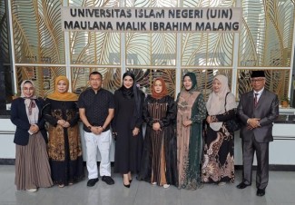 Wisuda UIN Malang Heboh, Anang dan Istrinya, Ashanti Ikut Hadir Semangati Para Wisudawan