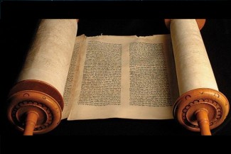 Siapa Menulis Taurat? Jejak di Balik Lima Kitab Menurut Maurice Bucaille