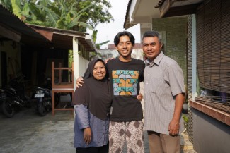 Dari Jual Bubur, Menekuni Tenis Lapangan Akhirnya Bisa Wujudkan Mimpi Masuk UGM