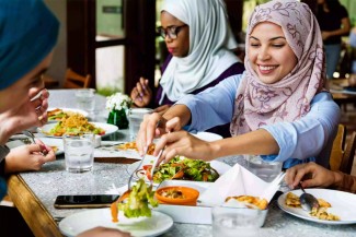 Modest Fashion Sudah Mendunia, Kini Giliran Makanan Halal Jadi Senjata Ekonomi Syariah Indonesia