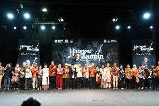 Konser “Senandung Nusantara: Ebiet G. Ade” Dihadiri Menteri Kebudayaan, Rekam Perjalanan Musik dan Kehidupan Bangsa